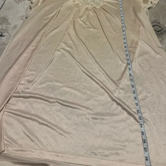 Vanity Fair Elegant Vintage Cream Nightgown with Lace Detail sz XXXL - Picture 3 of 9
